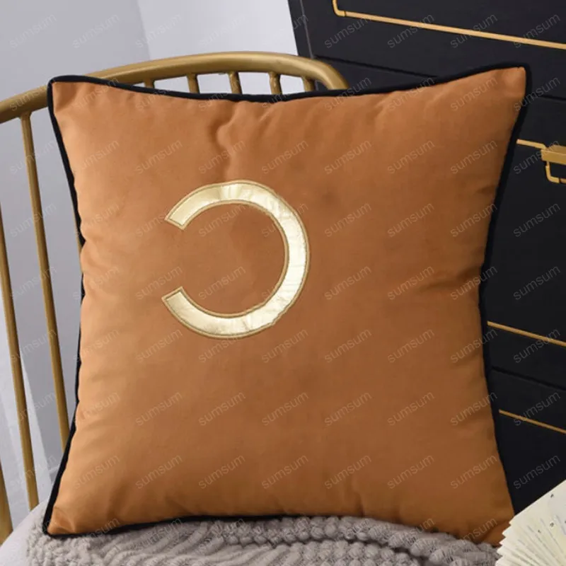 Letter Square Cushion Designer Decorative Pillow Luxurys Designers Chopset Fashion Pillow Home Decore Four Seasons D2110147Z