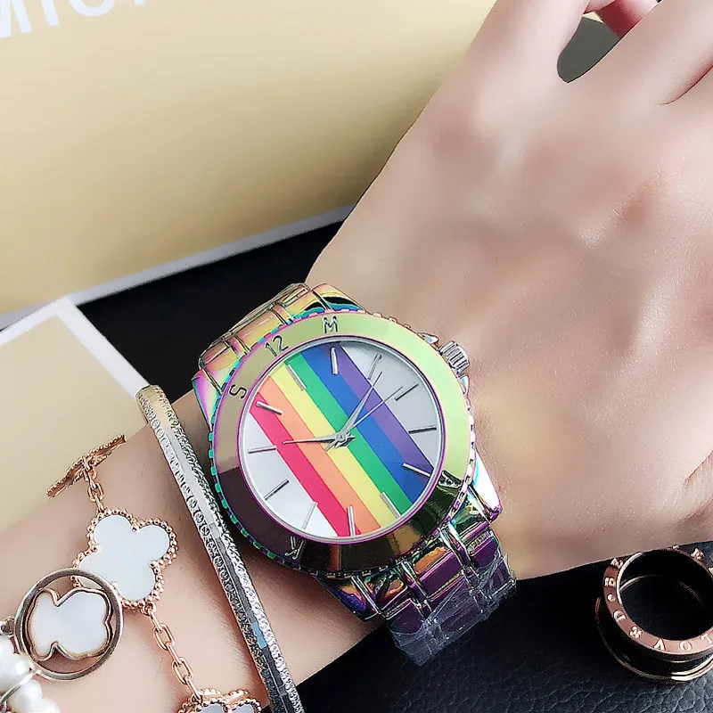 Marken-Quarz-Armbanduhren für Männer, Frauen, Mädchen, Regenbogenfarben, bunter Stil, Matel-Stahlbanduhr M93215z