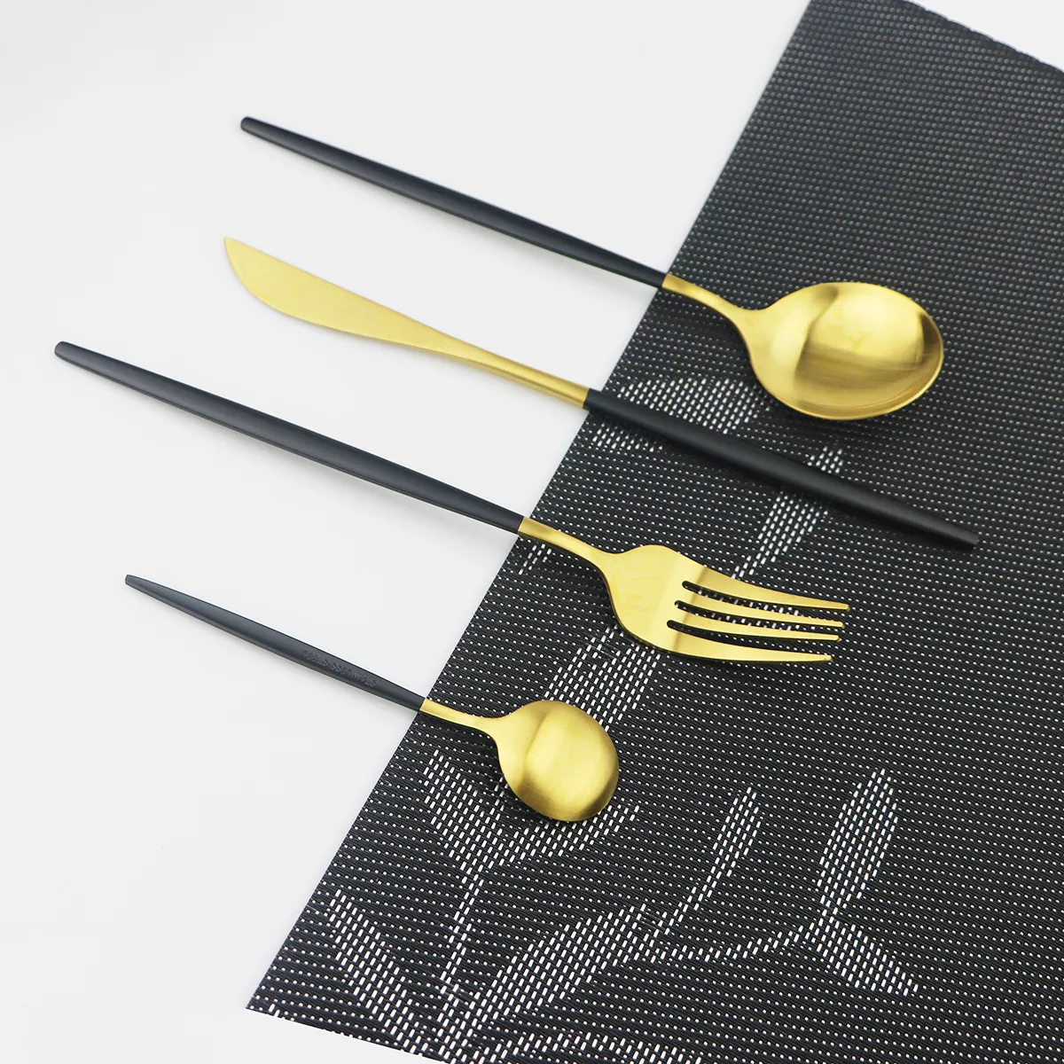 Mattes Schwarz Gold Besteck Set 304 Edelstahl -Kabelwaren -Set Lnife Fork Spoon Silberwaren Set Küche Wohnung Z12022798