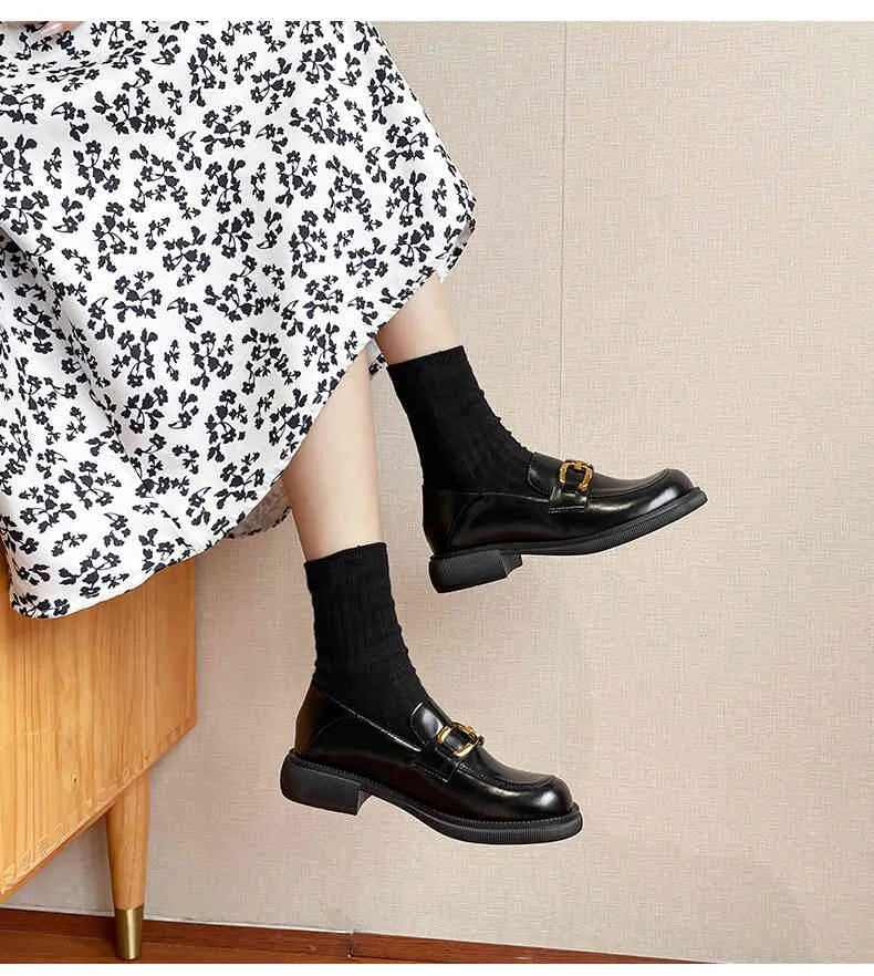 Elbise Ayakkabıları Moda Yuvarlak Toe Metal Toka Loafer'lar İngiliz Tarzı Platformu Küçük Deri Ayakkabı Kadınlar Düz Sandalet 220312