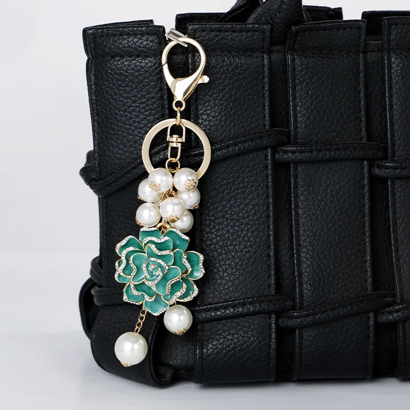 新しいトレンディなファッションIns豪華なデザイナーかわいいCamellia Flower Mutli Pearls Tassel Bag Charms keychains for women girls343z