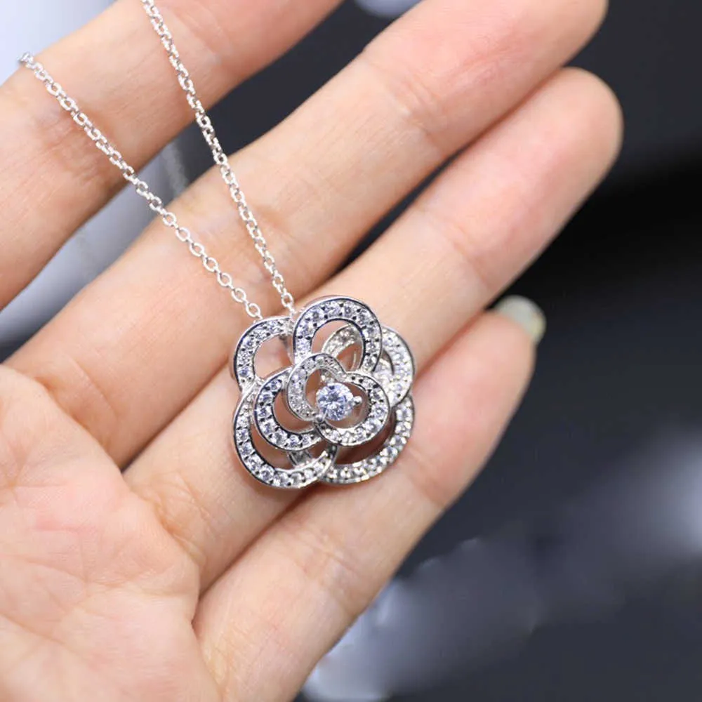 S925 Sterling Silver Hollow Camellia Colar Women Women Luxury Jewelry Girlfriends Elegant Party Dirigas Shiny Joker contraído 20216152476