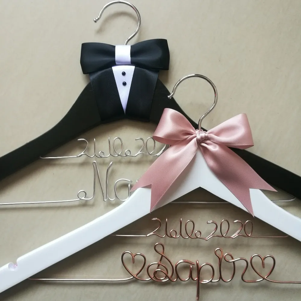 PERRA DE ENVÍO GRATUITO PERSONA DE BODA PERSONALIZADA, Regalos de dama de honor, Nombre Brides Perchas con perlas 201219