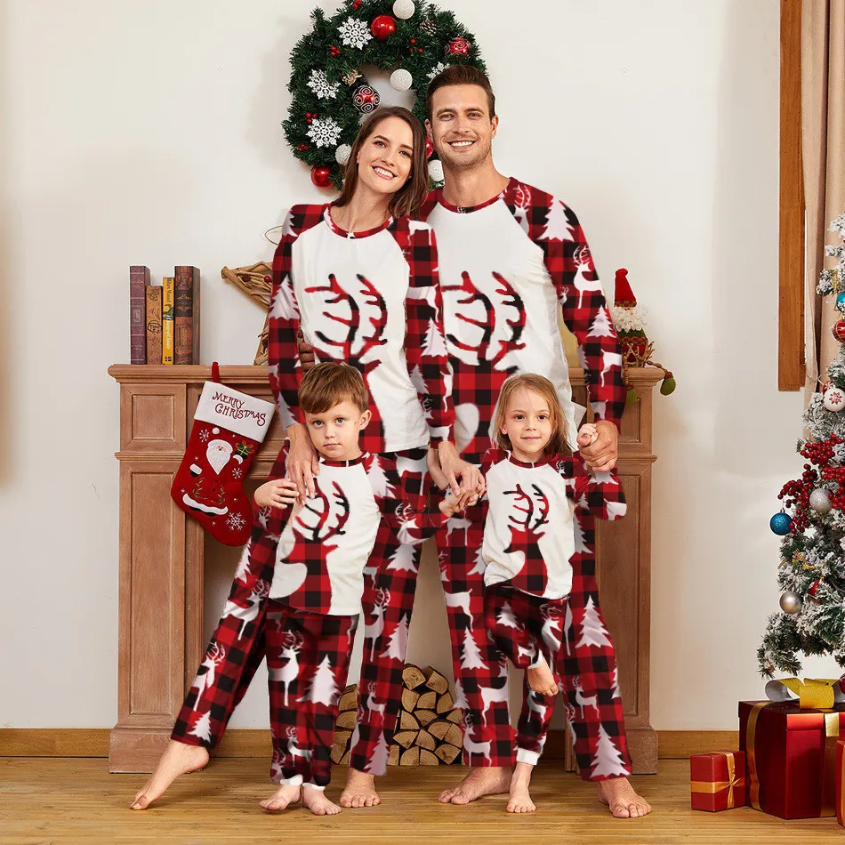 Christmas Family Matching Dad Mom Daughter Son Couple Pajamas Set Deer Family Look Nightwear Outerwear Mommy And Me Pyjamas Set LJ201111