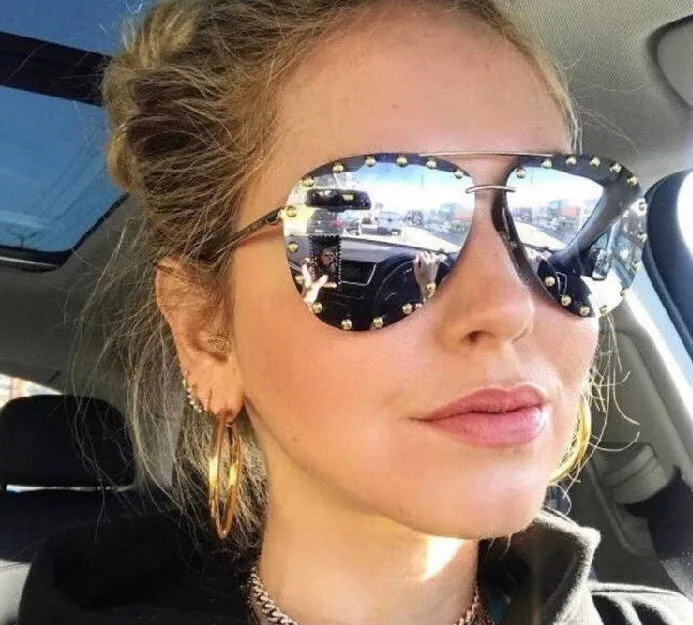 Les lunettes de soleil pilotes de fête pour femmes étalons des lunettes de soleil d'été marron en or
