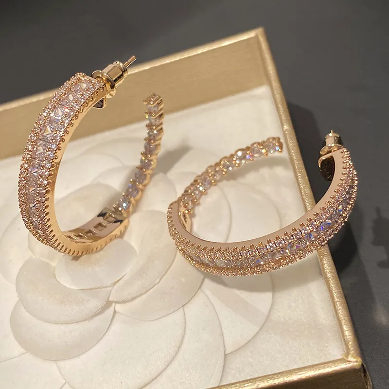 Signal Brincos femininos de grande círculo de círculo de círculo de agulha anel de orelha de zirconia diamante Lady Pearl Brincho