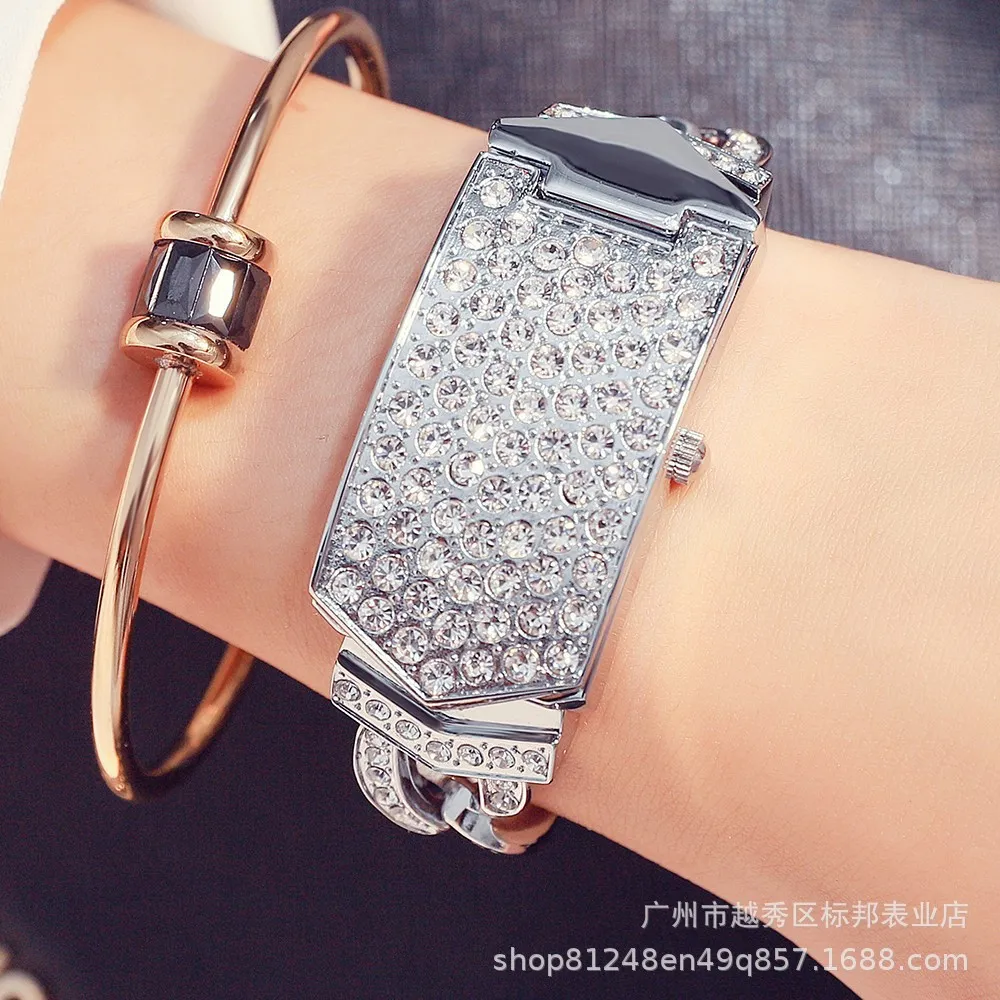 Universal D Gaishideng Cross-Border Hot Full Diamond Quartz Flip Womens Bracelet Montre Usine Vente Directe One Piece Dropshipping Wristwa