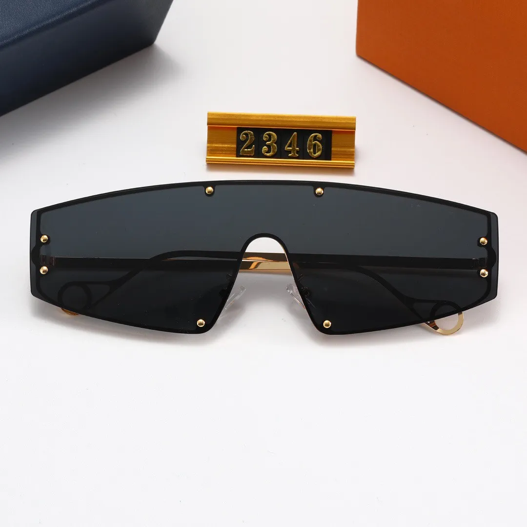 1346designer Sunglasses 럭셔리 여성 브랜드 안경 야외 음영 PC 프레임 고급 패션 브랜드 클래식 레이디와 Box271I