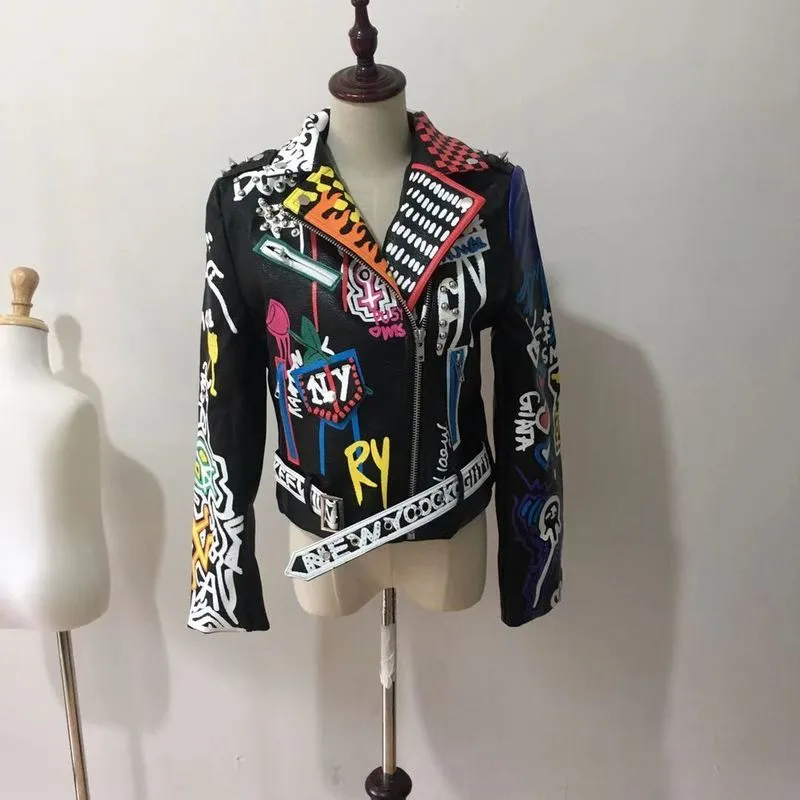리벳 구슬 링 푸 가죽 자켓 여성 낙서 화려한 프린트 바이커 재킷과 코트 펑크 스트리트웨어 재킷 220217