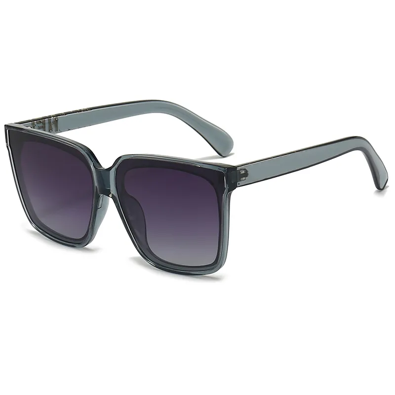 Solglasögon Populära designer kvinnor mode retro fyrkantiga ramglasögon Summer Leisure Wild Style Top Quality UV400 Protection 3201