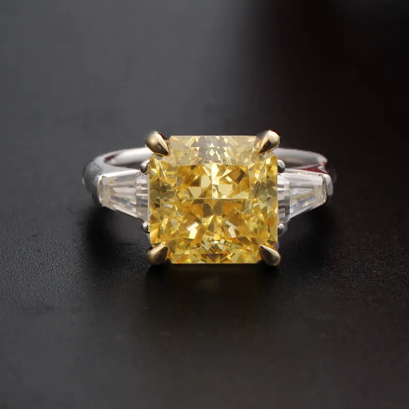トレンディな9Kイエローホワイト2つのマルチトーンゴールド11キャラットシミュレートされた黄色いダイヤモンドの婚約リング女性モアッサナイトアクセントJ0112
