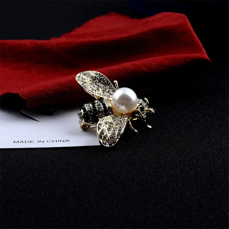 Clear Crystal Pearl Bee Brooches for Women Unisex Insect Brooch Pins Cute Small Badges Fashion Dress Coat Accessories Jewelry