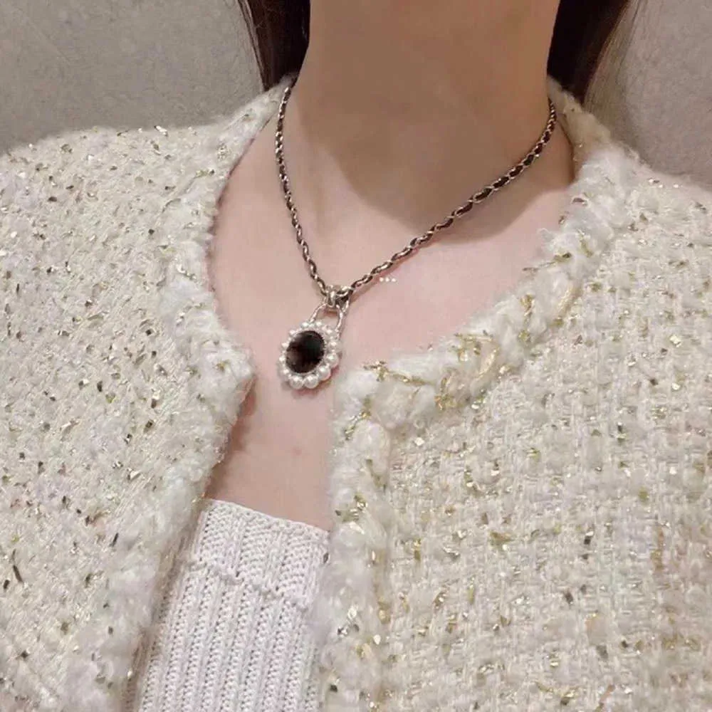 Collier de noël en cuir noir avec perles pour femmes, chaîne dorée, mode de luxe populaire en ligne, dame élégante, tempérament de fête, Anime8621336