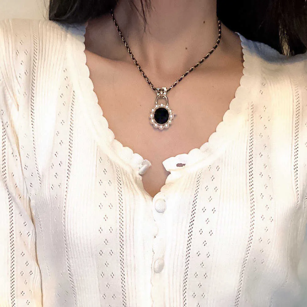 Collier de noël en cuir noir avec perles pour femmes, chaîne dorée, mode de luxe populaire en ligne, dame élégante, tempérament de fête, Anime8621336