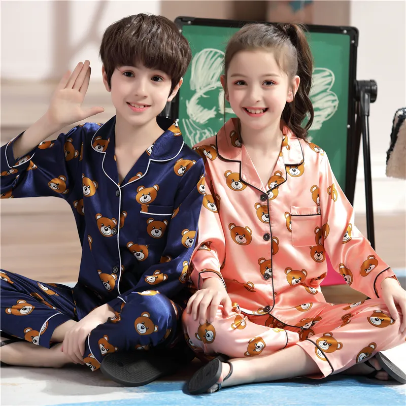 Tecknad siden Silk Children Pyjamas för tjejuppsättning Autumn Long Sleeve Girls Sleepwear Set Boys Pyjamas Set for Kids Pyjamas Set Y20032892158394