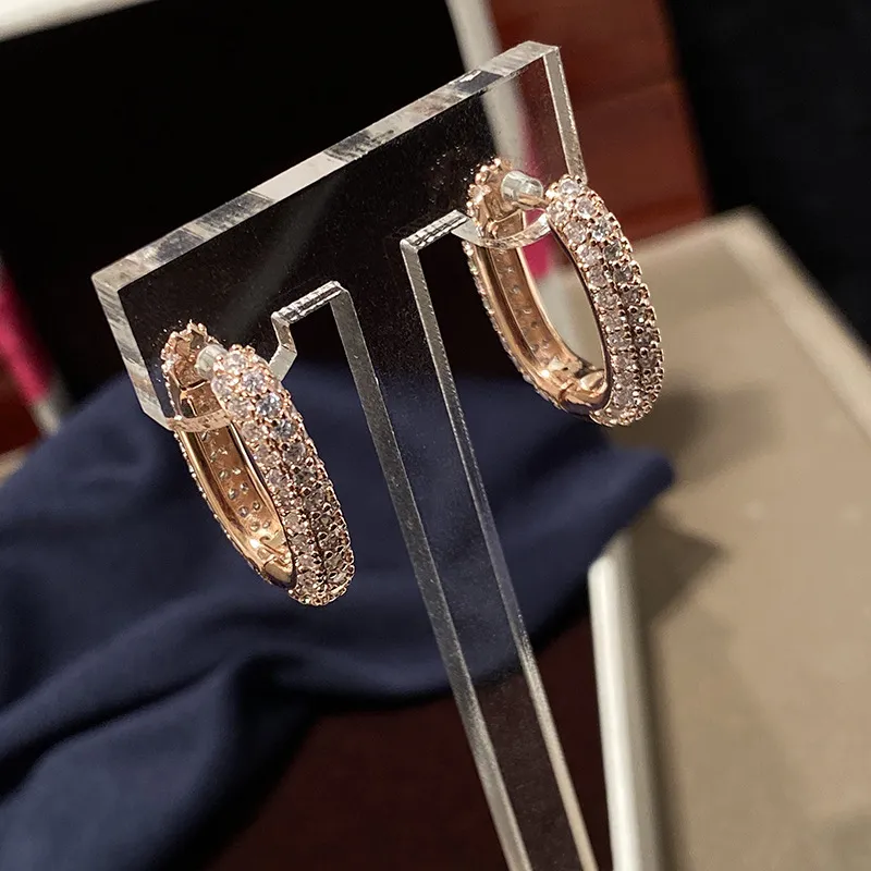 Алмазная циркония циркулярные маленькие серьги для обруча модные роскошные дизайнерские клипа на серебряных ювелирных изделиях для девочек Женщины подарочная коробка серебряная POS3052