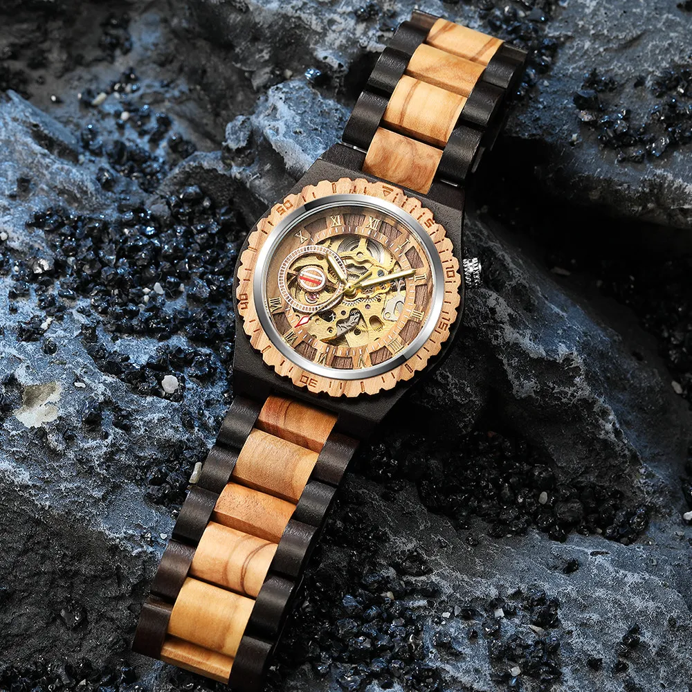 Creative Mechanical Wood Watch Steampunk Skeleton Automatiska män naturlig träklocka ihålig rörelse modearmband B12052697612