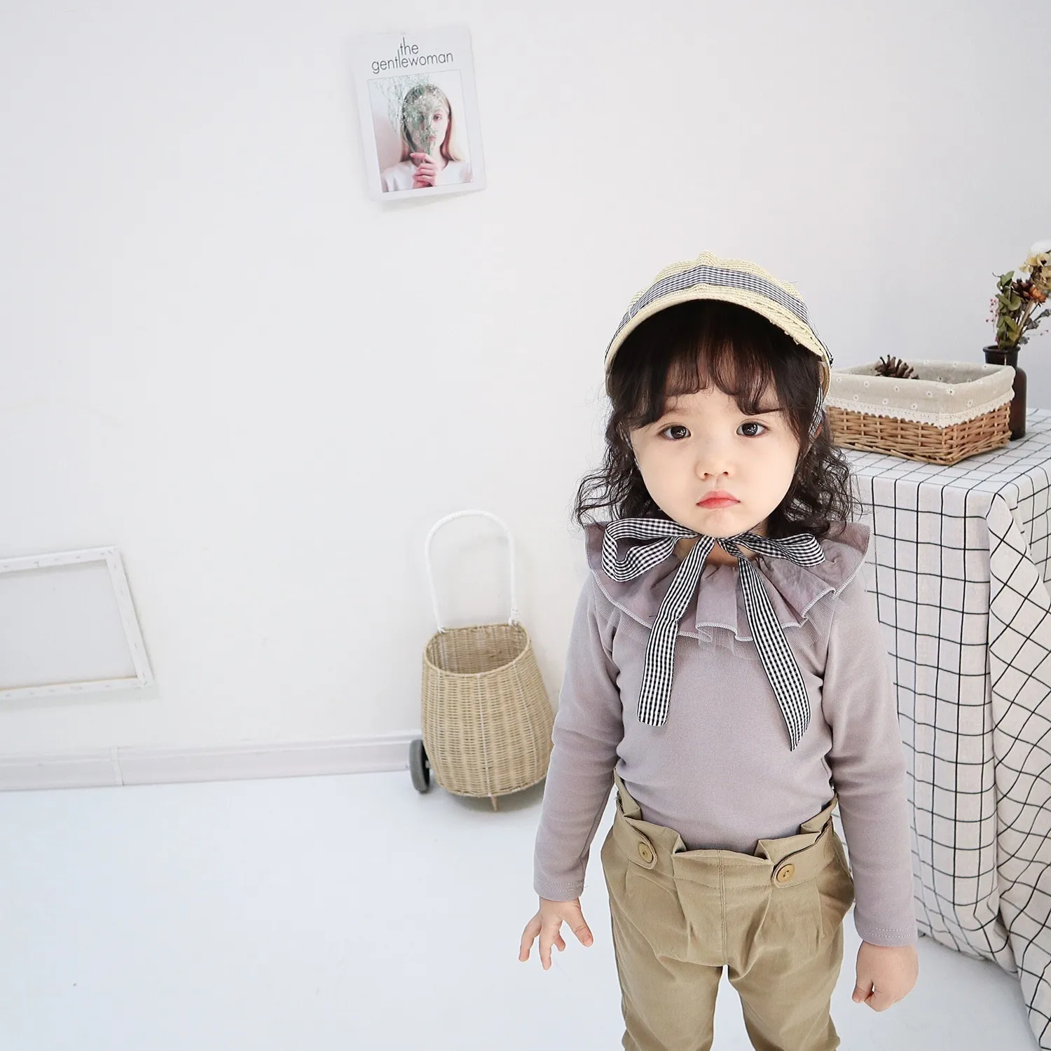 幼児ブラウスの女の赤ちゃんピュアコットンソフトフリルターンダウン襟長袖の白いシャツベーシックボトムリングブラウス服12M5T T9212414