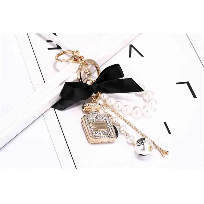 Creative Handmade Diy Diamond Perfume Bottle Accessories Alloy Bow Pearl Luxury Keychain Purses Charm Pendant YS0686670910