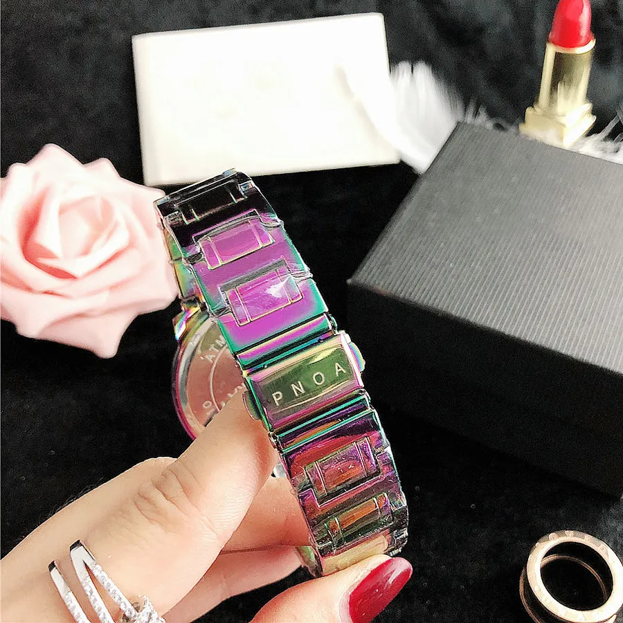 Marque de mode montres femmes fille Style coloré acier métal bande Quartz montre-bracelet P82