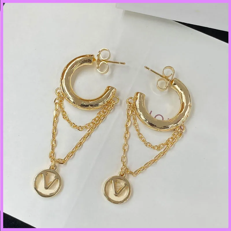 Классические женщины с серьгами с цепными серьгами ювелирные буквы круглые уходы дизайнеры золотые серебряные аксессуары.