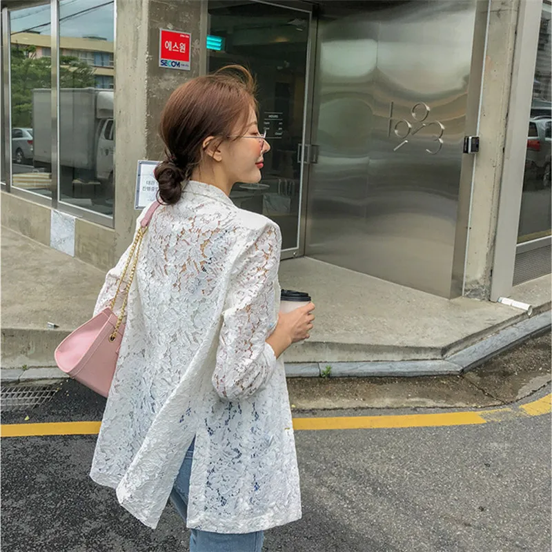 Été nouvelle veste en dentelle coréenne pour les déplacements des femmes à double boutonnage crème solaire manteau en dentelle col cranté décontracté OL vêtements d'extérieur 201017