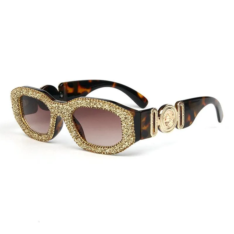 Solglasögon lyxiga kristallkvadrat Small Steam Punk Women Diamond Sun Glasses Men Mirror Lens varumärke unisex glasögon oculos gafas12262