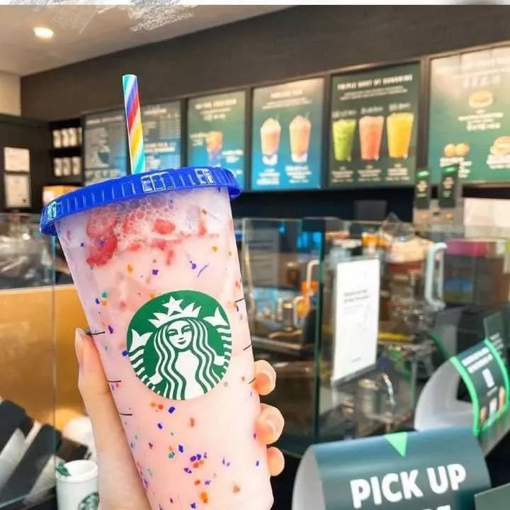 Ready StockКонфетти, меняющие цвет, многоразовый пластиковый стакан Starbucks с крышкой и соломенной чашкой для холодных напитков, жидкие унции или Starbucks X