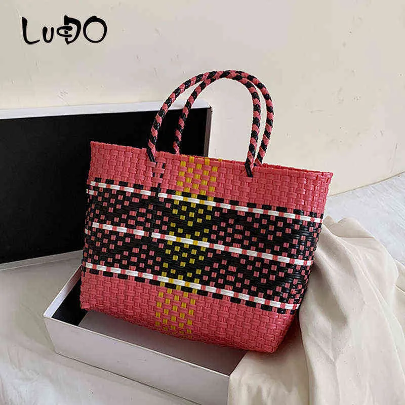 Shoppingkassar Lucdo Sommarstrand Varukorg Kapacitet Heavy Duty Handgjord Vävd PP Plastkväska Grön Plaid Checkar Lärare Tote 220301