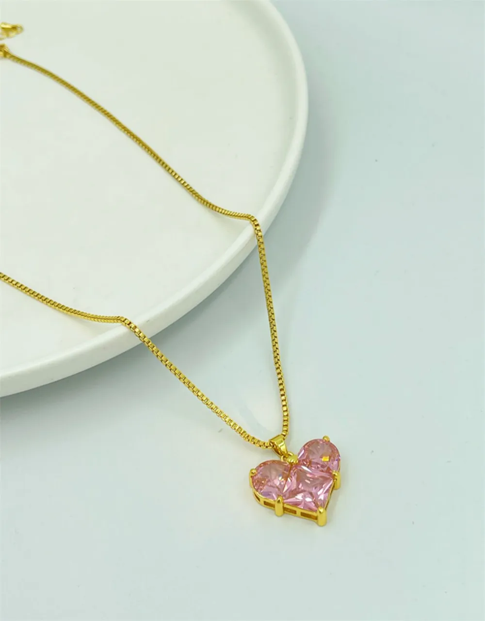 2022 New Pink Diamond Love 지르콘 목걸이 여성의 간단한 패션 디자인 트렌드 기질 쥬얼리 쇄골 체인 2920