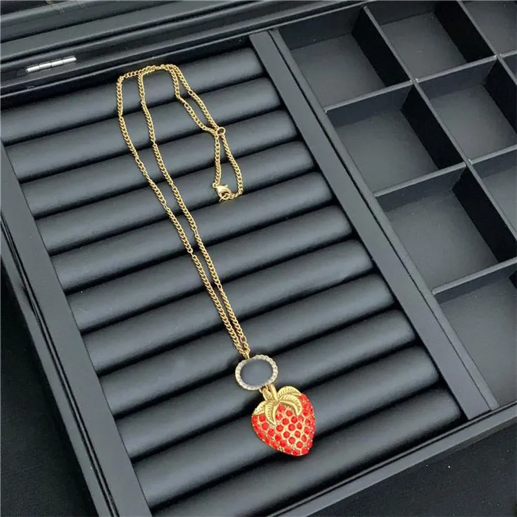 Retro Strawberry Diamond Earrings Designer Letters Printed Jewelry Sets Brand Rhinestone Necklace Studs Women Designer Pendants2220