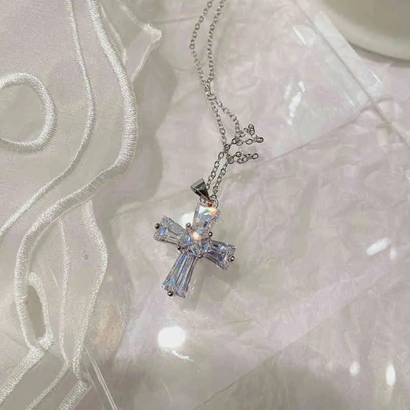 Real 925 Sterling Silver Bländande Clear Cz Cross Pendant Halsband för kvinnor Långkedjan Halsband Bröllop Lyx SmyckenFN5O {Kategori}