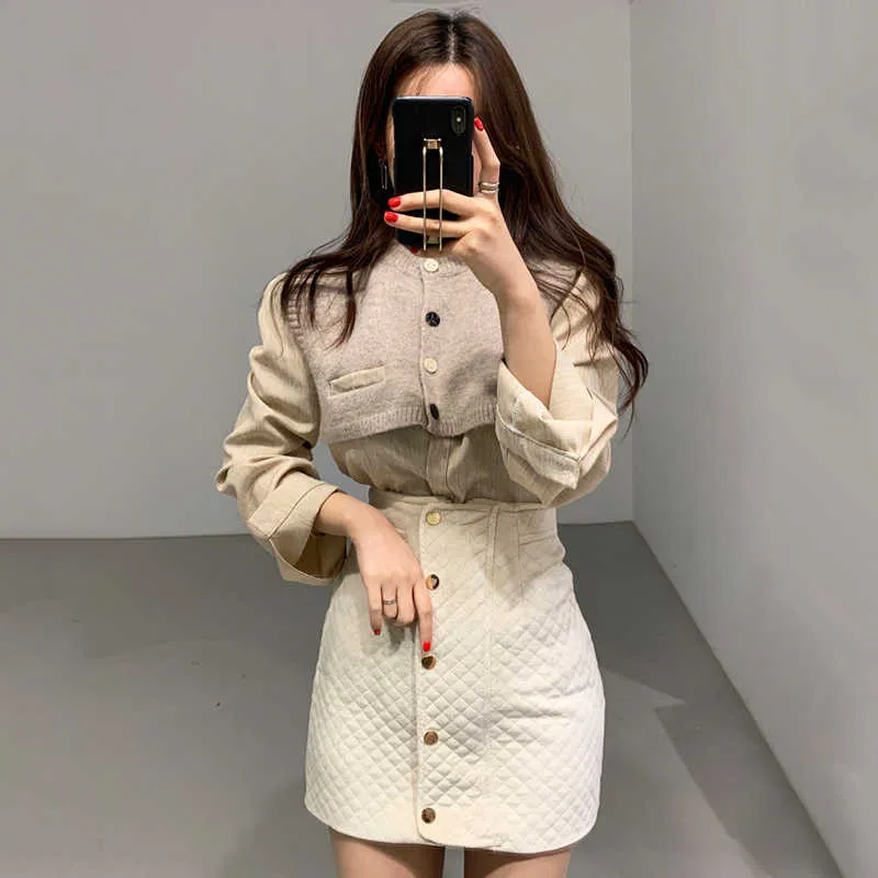 Korjpaa Kvinnor Klänning Sats Koreanska Chic Retro Design Stickade västar och solidfärgade långärmade skjortor och kort kjoldräkt 210526