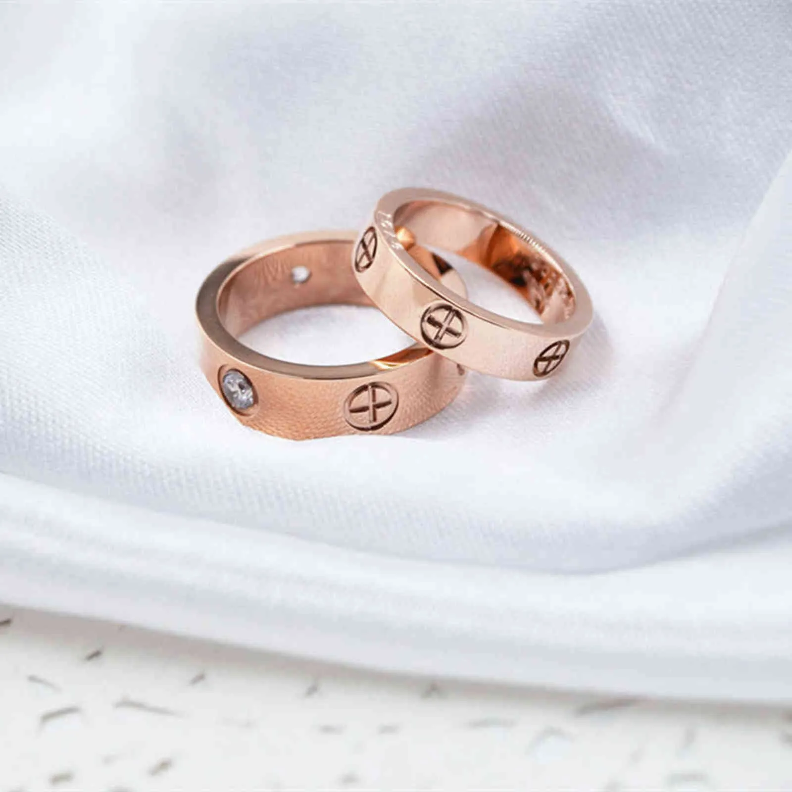 خاتم الزواج امرأة accesories التيتانيوم الصلب رجال المجوهرات الوردية الذهب الذهب الزوجين المشاركة love9015016