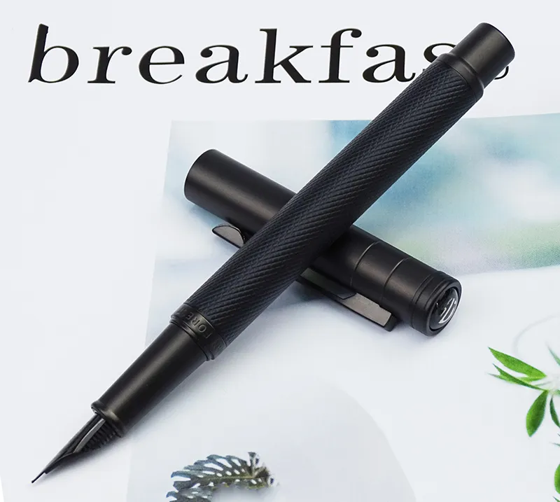 Hongdian Black Metal Stylo plume Titanium Black EF / F / Bent Nib Belle texture d'arbre Excellent cadeau d'écriture pour le bureau d'affaires Y200709