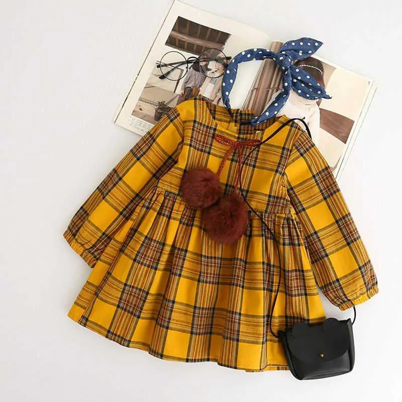 Detaljhandel vår höst tjejer klänning england stil gul plaid päls boll båge baby prinsessa barn kläder 3-7t az1061 210610