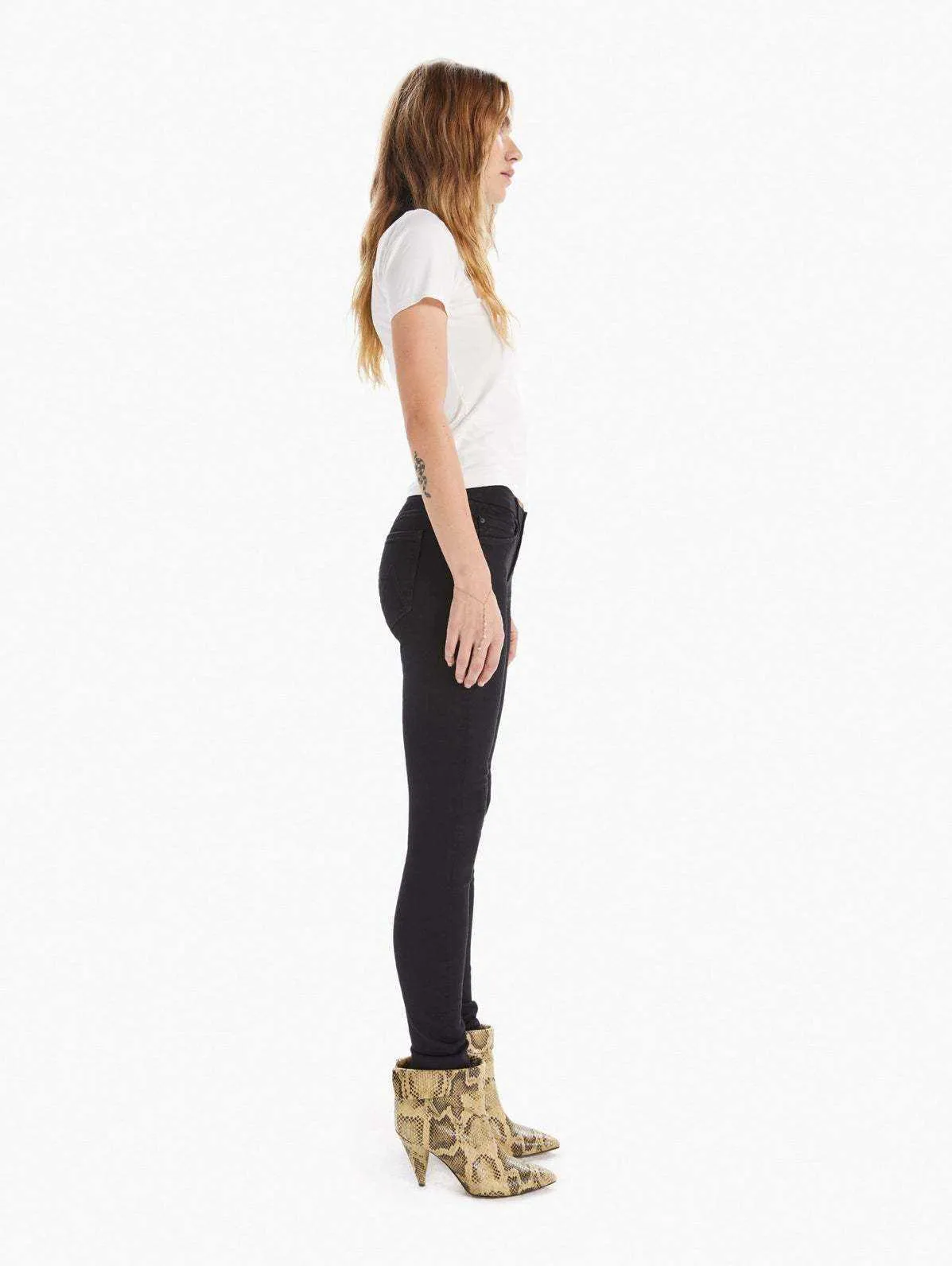 جينز نسائي في ربيع 2022، منتج MO الجديد هو رمادي داكن متوسطة الخصر تنحنح جينز ضيق أرجل للنساء