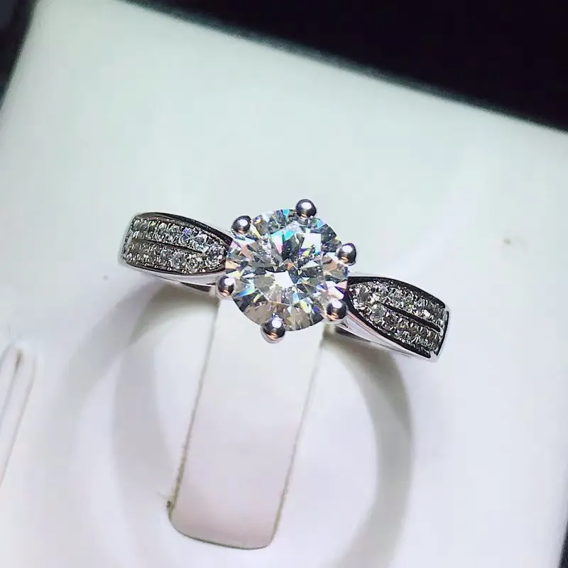 女性のための証明書自然の固体925銀の婚約の結婚式のバンドが付いている高品質の3.0 CTダイヤモンドジルコニア宝石リング