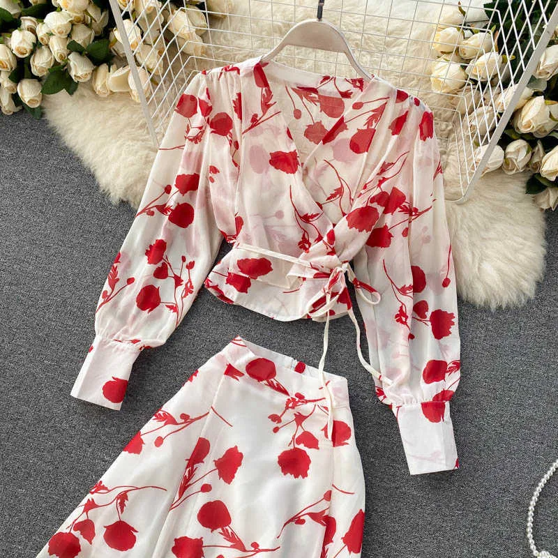 Strandstil Koreansk Lace Up V Neck Puff Långärmad Chiffon Blus Kort Slim Ruffles Floral Split Kjolar Fashion Sets 210610