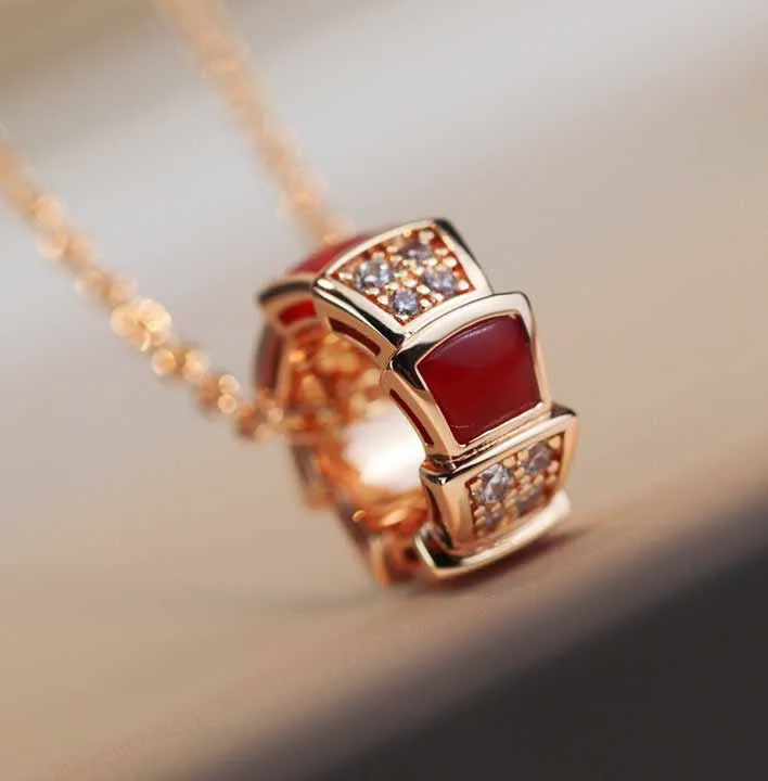 Collana con pendente di qualità lussuosa con agata rossa con diamanti e malachite e conchiglia bianca regalo di gioielli da sposa da donna con scatola fr239W