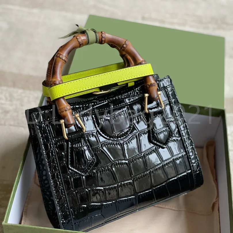 Luxury Designers Lady Bamboo Diana Clutch Bags Alligator Open Plain Handbag Fashion Crocodile Underarm Interior Compartment Cosmetic Card Holders Purses Wallets