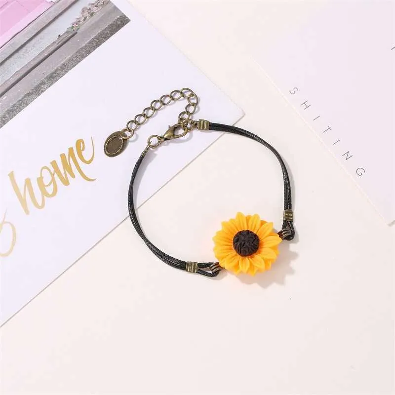 Koreanska Retro Daisy Armband för kvinnor Bästa vän Nya Läder Rope Armband Mode Lovely Sunflower Flowers Luxury Smycken G1026