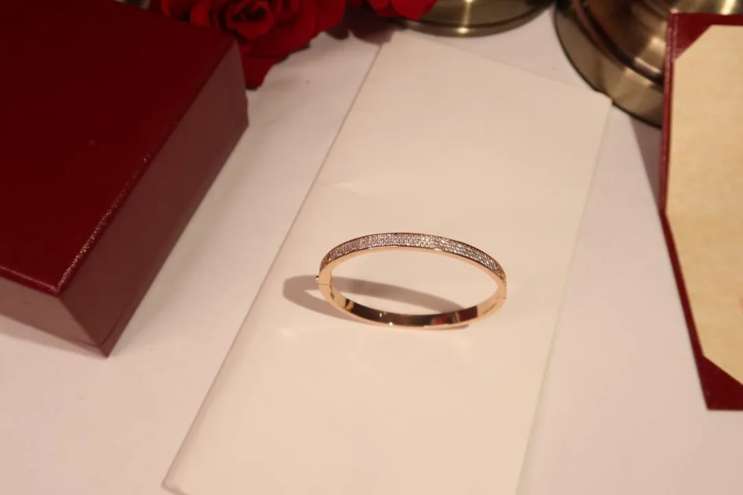 Designer Cuff Bangle Armband för par Vintage Style Banquet Party Wedding Jewelry Engagement Gift 20222232