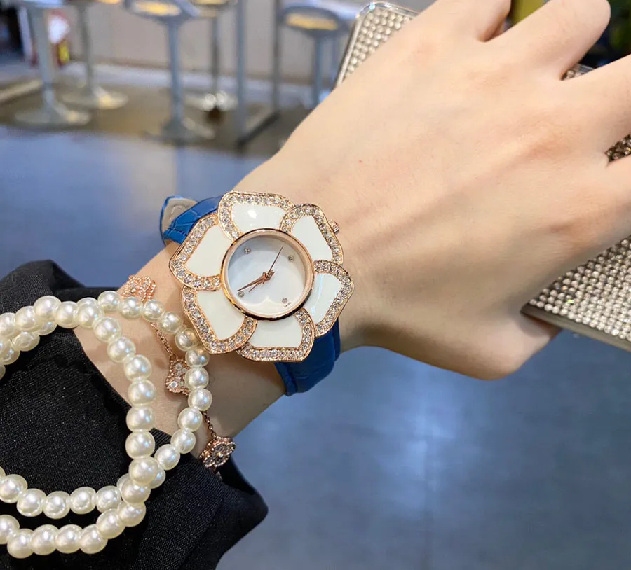 Montre-bracelet à quartz de marque populaire et décontractée pour femmes et filles, style fleur en cristal, bracelet en cuir, CHA402724