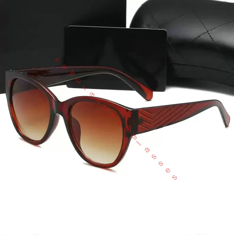 lunettes de soleil femme design de mode monture oeil de chat style simple pop avec chaîne d'oreille lunettes de protection uv 400 qualité supérieure Sonnenbrille235D