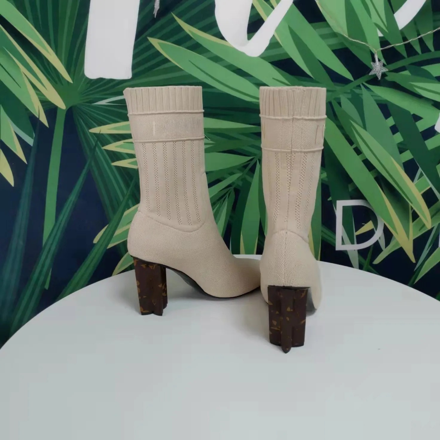 Bottes de concepteur à mi-veau brodé lettre chaussette de chaussettes chunky talons hauts talons de luxe L chaussures de haute qualité pour femmes