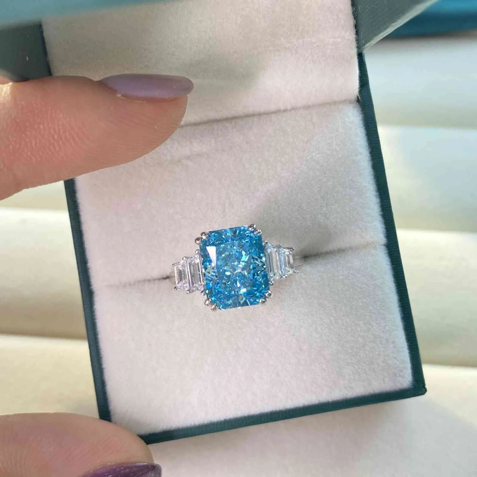 Wong Chuva 100% 925 Sterling Silver Criado Moissanite Gemstone Diamantes de Casamento Anel de Noivado Mulheres Fine Jewelry Atacado