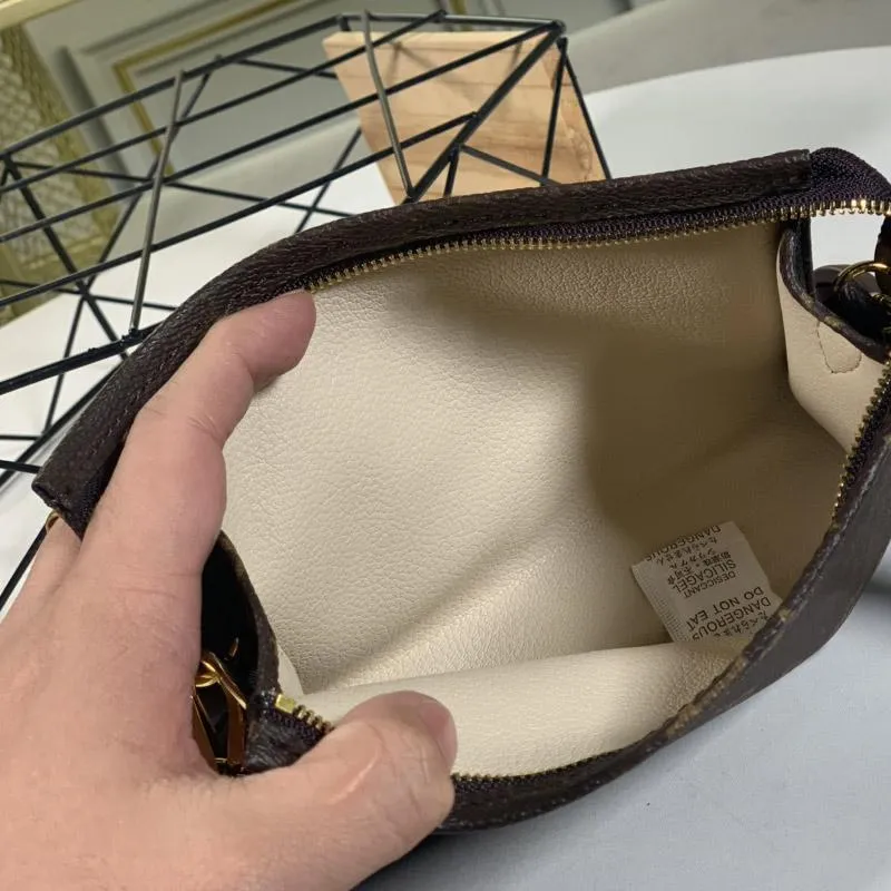 女性レザーチェーンショルダーバッグデザイナーのための新しいクラッチハンドバッグファッションイブニングクラッチ財布トート