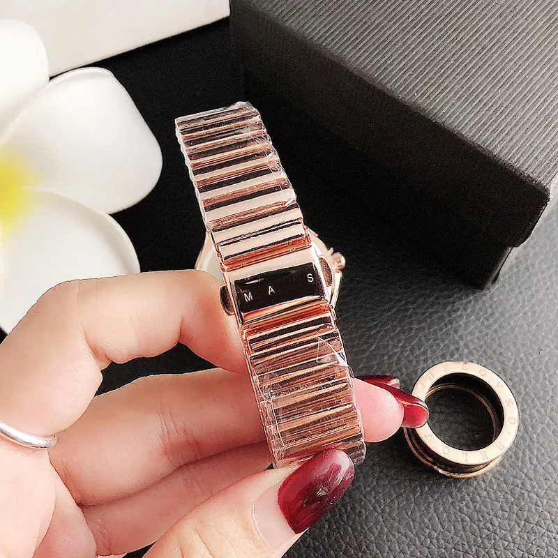 Marque montre-bracelet à quartz pour femmes fille grandes lettres cristal métal acier bande montres M83