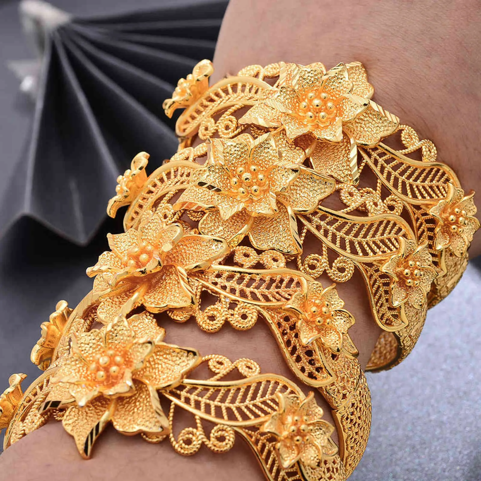 Set France Banlges för kvinnor 24K Guldfärgningsarmbandbangles Dubai African Wedding Flowers Bride Bijoux Africaine Bangles5500096